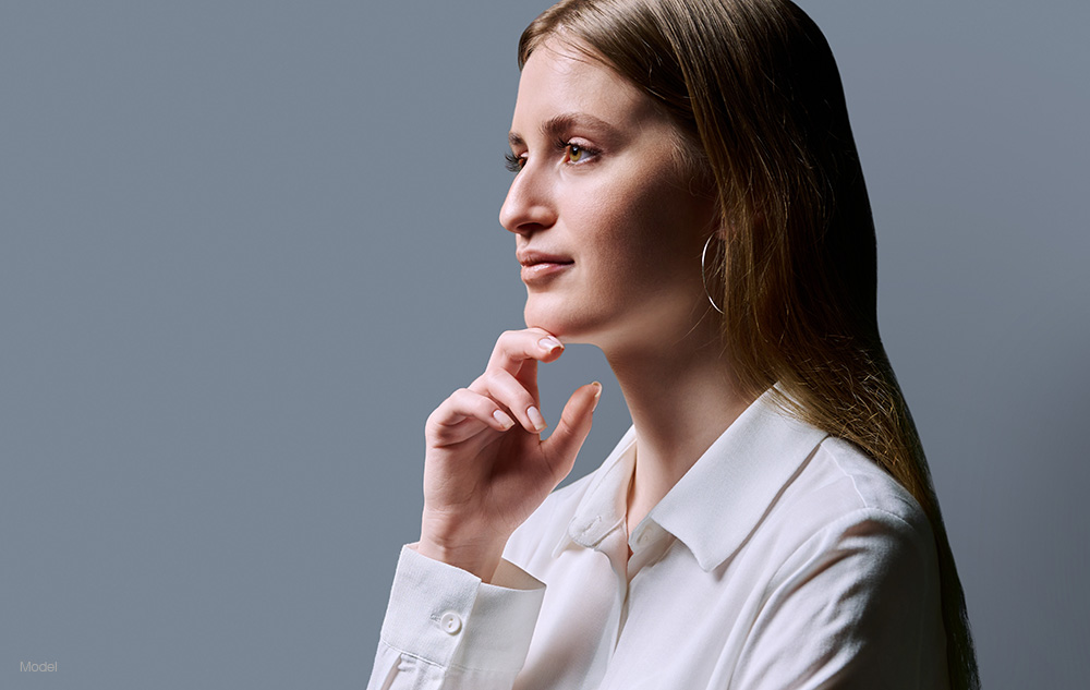 Woman in a whit shirt 